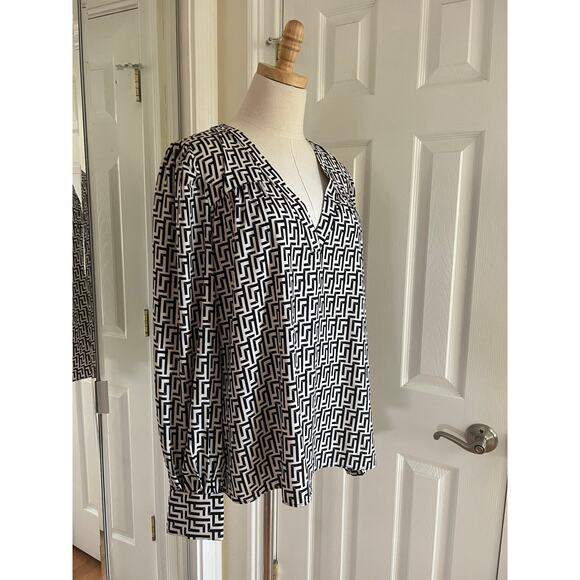 Express Fendi Style Pattern Flowy V-neck Long Sleeve Shirt - Picture 4 of 11